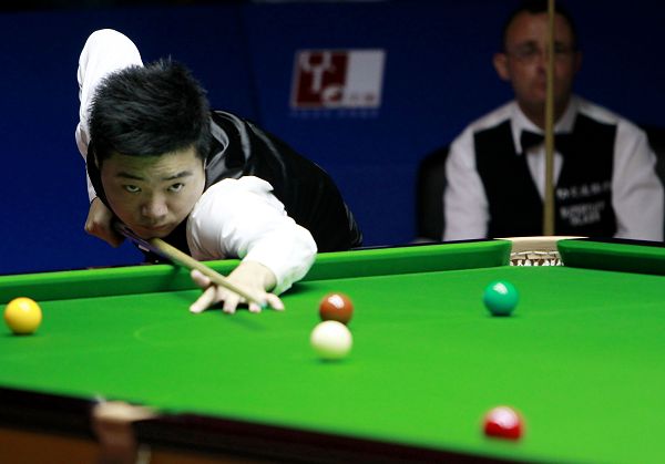 某球队在半 某球队在半